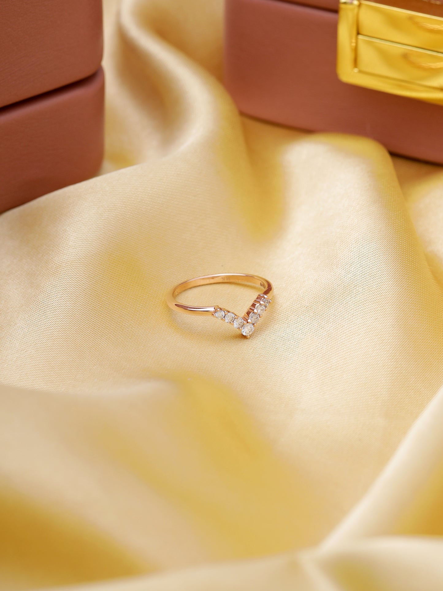 Diamond V Ring