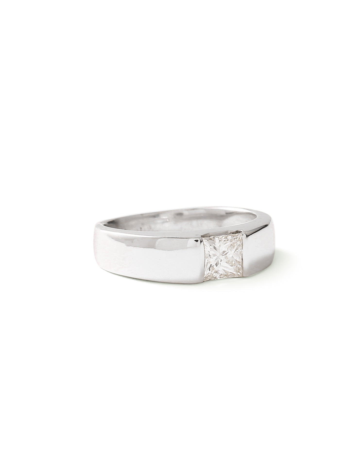 Mon Amour Solitaire Wedding Band